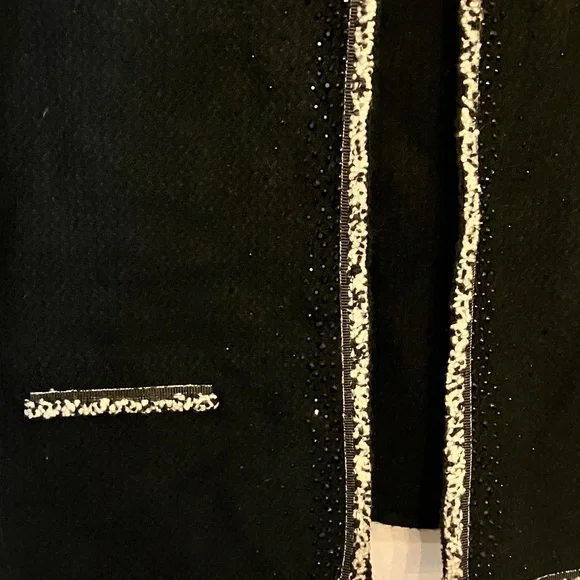 Molly Bracken Elegant Black and Cream Knit - Picture 6 of 11